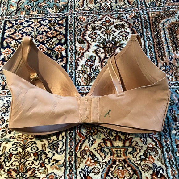 Knix Wingwoman 6 bra w/plunging neck molded cups &extra coverage. - Picture 8 of 16
